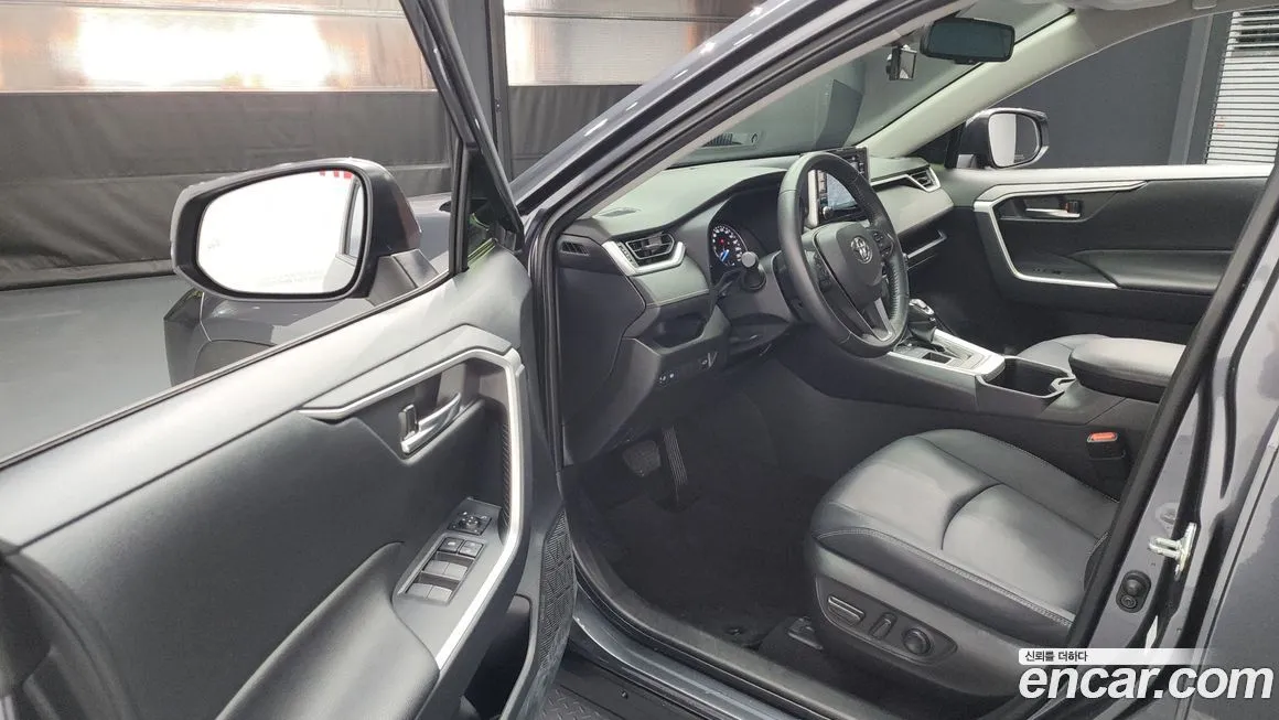 Toyota RAV4 — фото 10