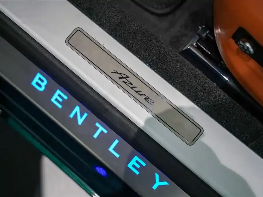 Bentley Flying Spur — фото 10