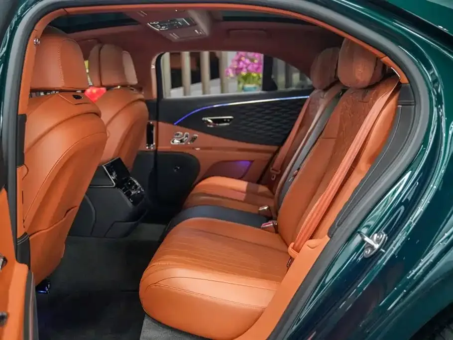 Bentley Flying Spur — фото 3
