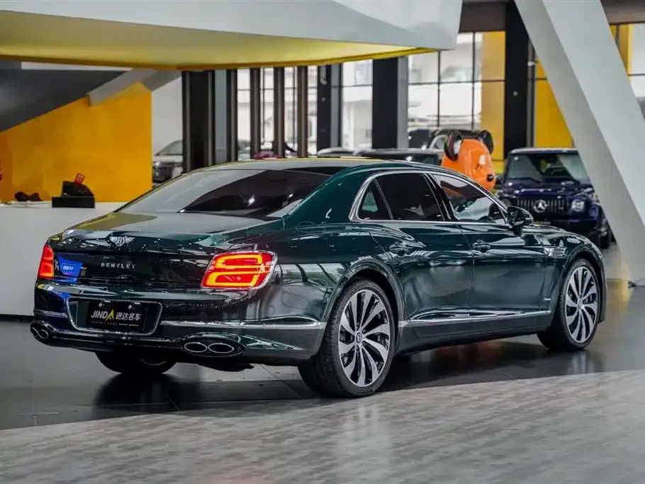 Bentley Flying Spur — фото 4