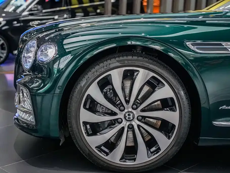 Bentley Flying Spur — фото 8