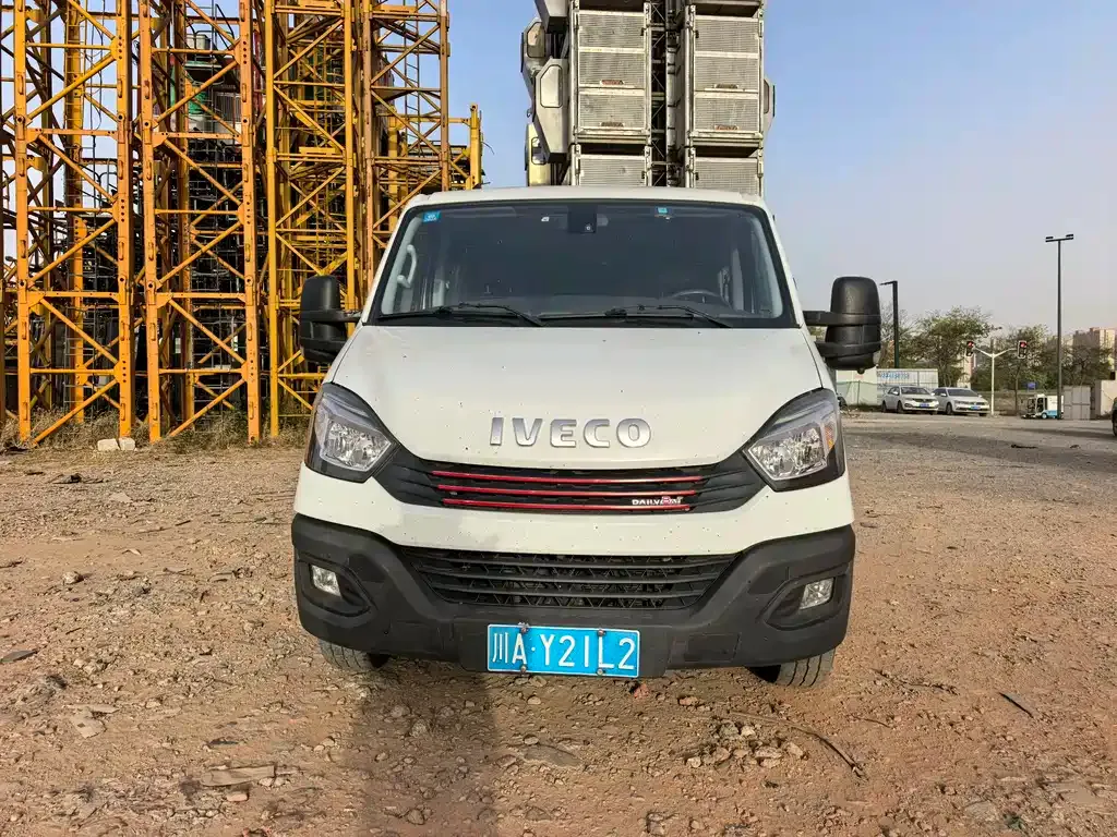IVECO Ousheng — фото 2