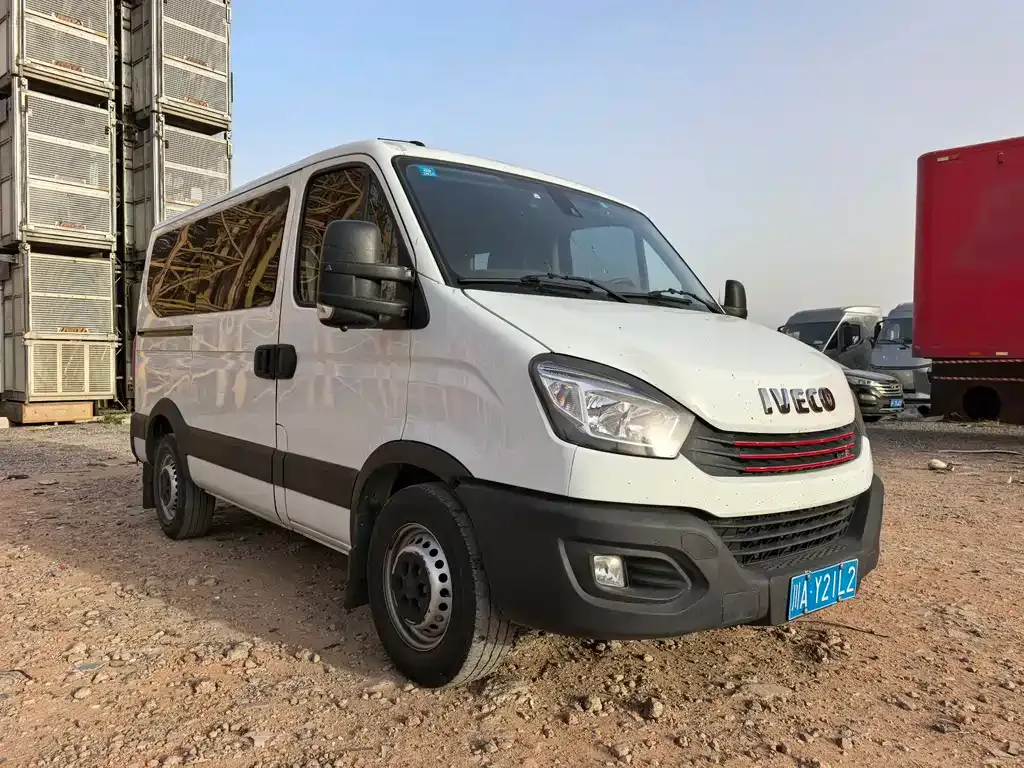 IVECO Ousheng — фото 3