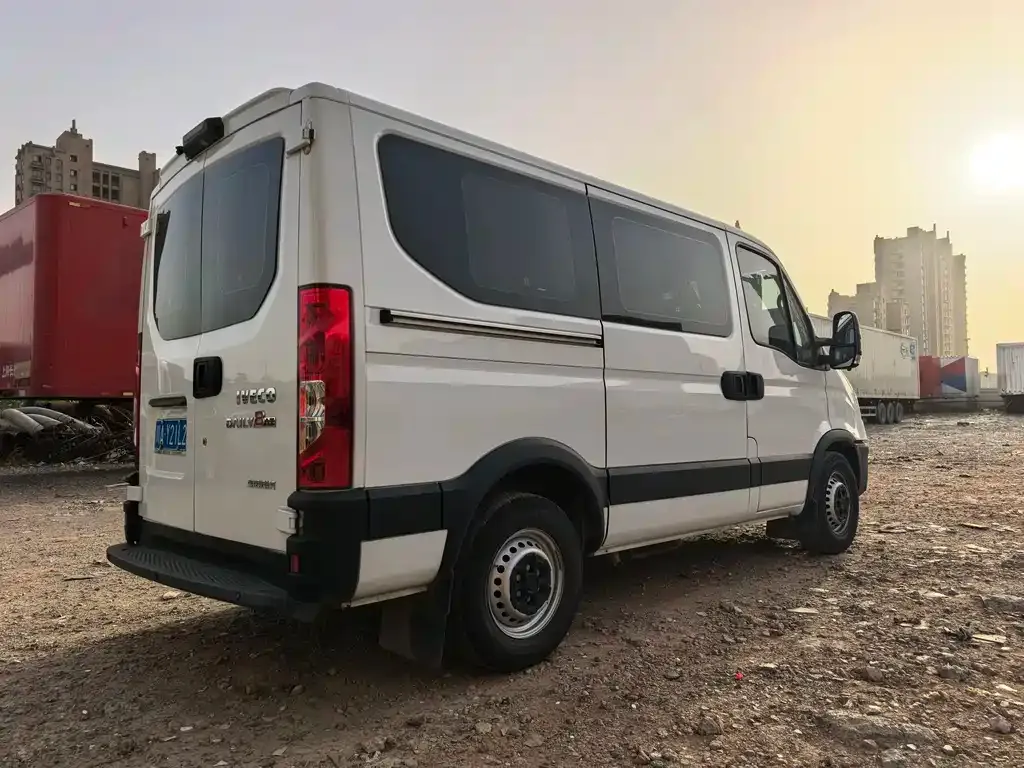 IVECO Ousheng — фото 4