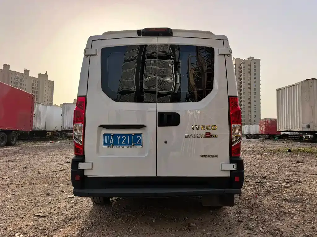 IVECO Ousheng — фото 5