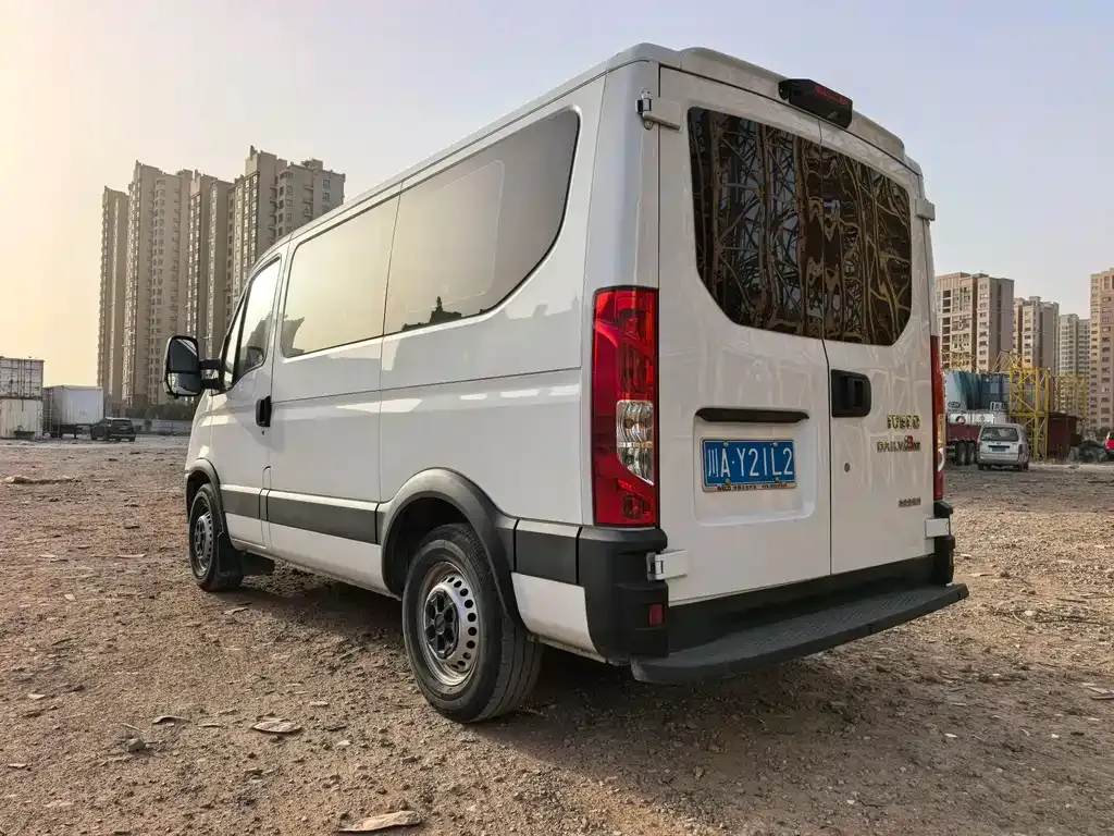 IVECO Ousheng — фото 6