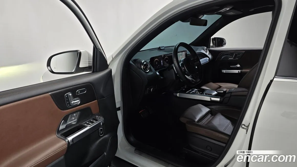 Mercedes-Benz GLB-Class — фото 10