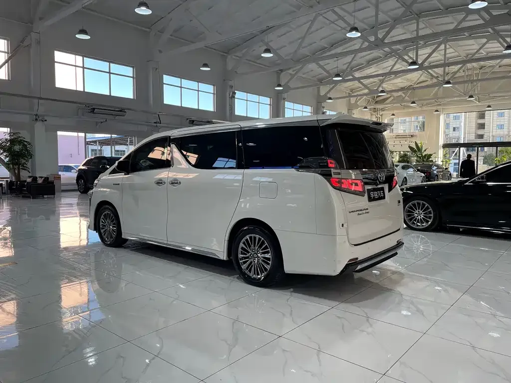 Toyota Vellfire — фото 4