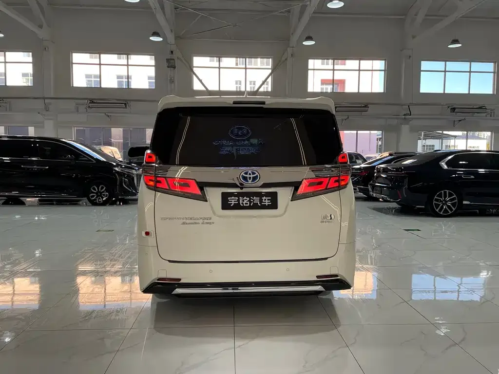 Toyota Vellfire — фото 5