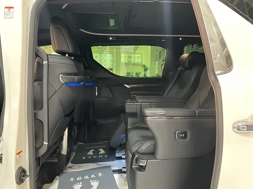 Toyota Vellfire — фото 8