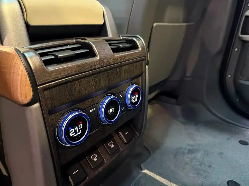 Land Rover Defender — фото 10