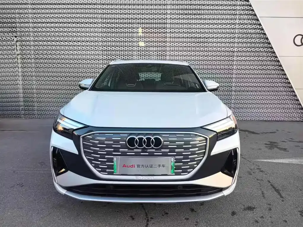 Audi Q4 e-tron — фото 2
