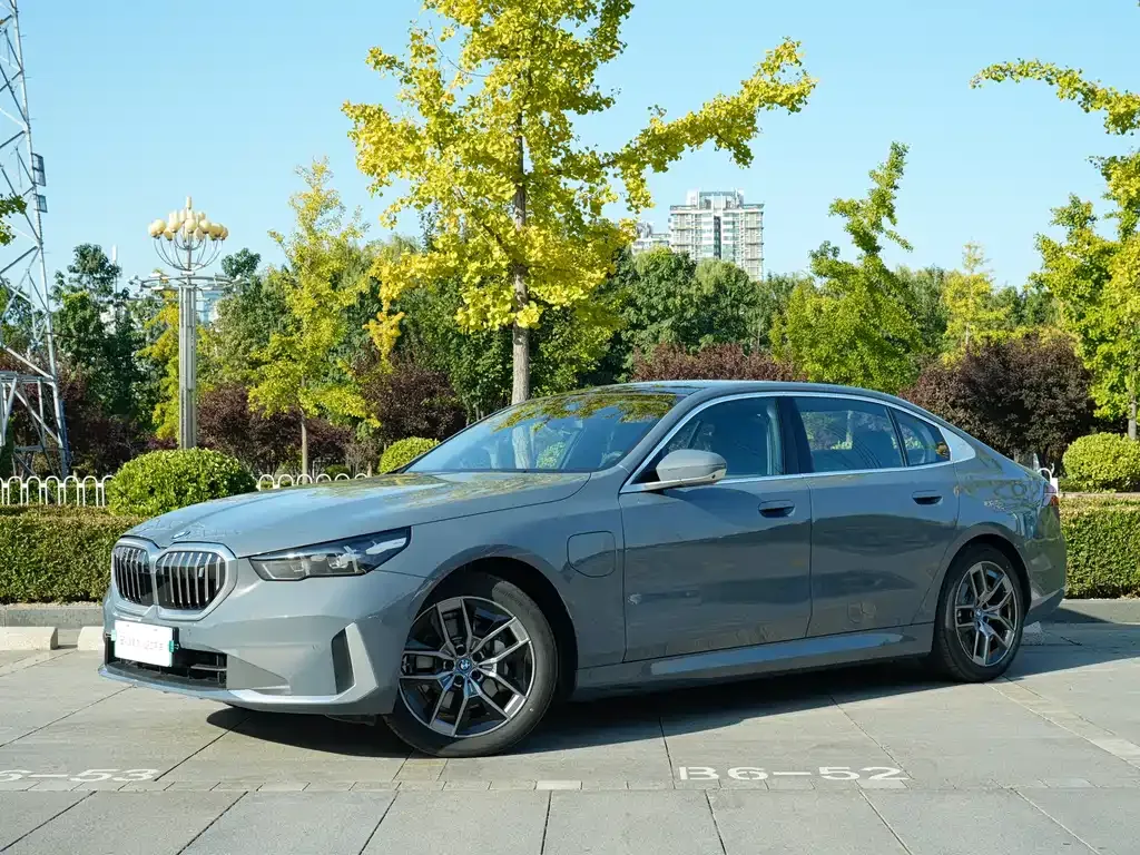 BMW i5 — фото 1