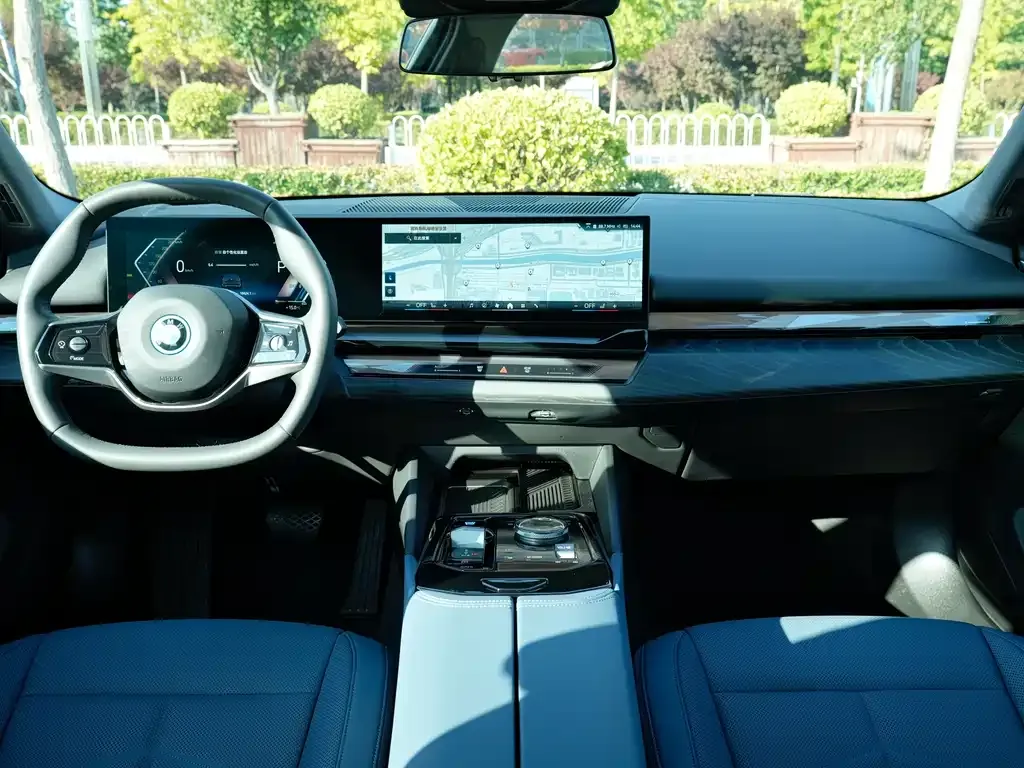BMW i5 — фото 10