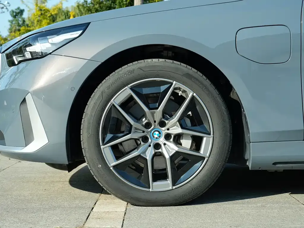 BMW i5 — фото 6