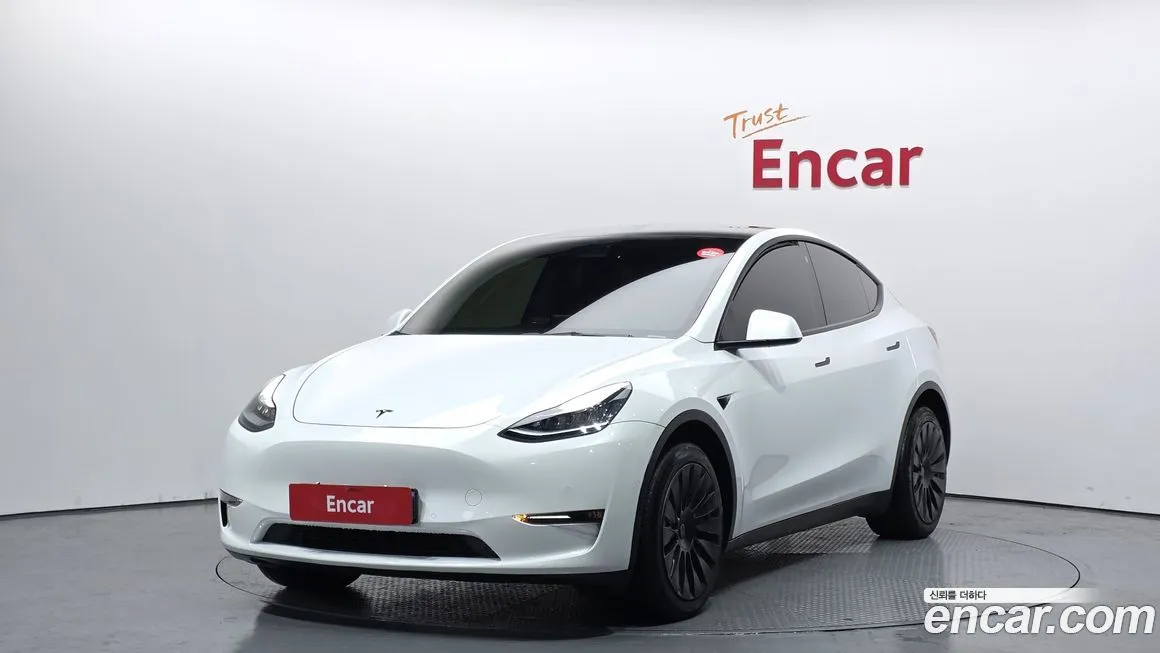 Tesla Model Y — фото 1
