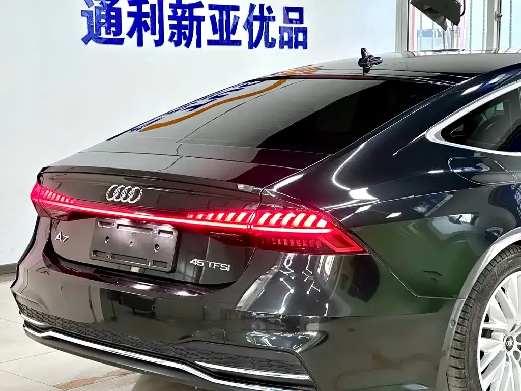 Audi A7 — фото 9
