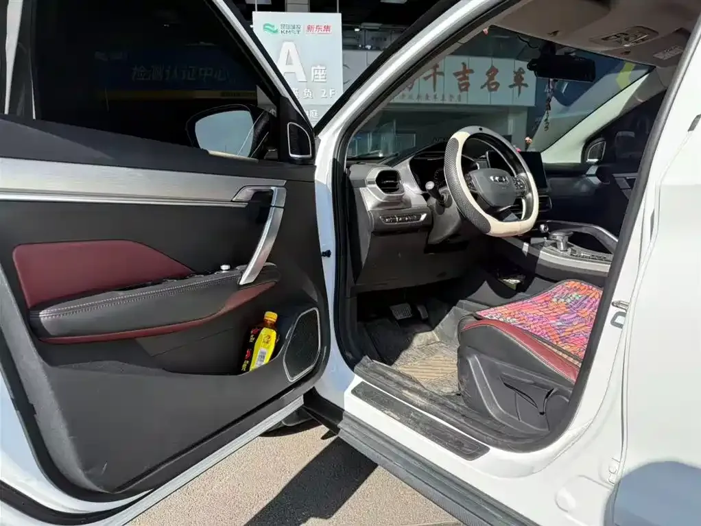 Geely Binyue — фото 10