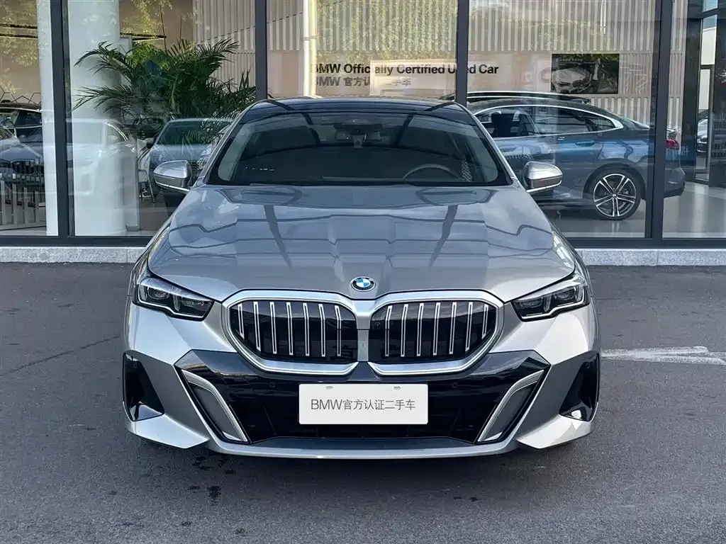 BMW 5 Series — фото 2