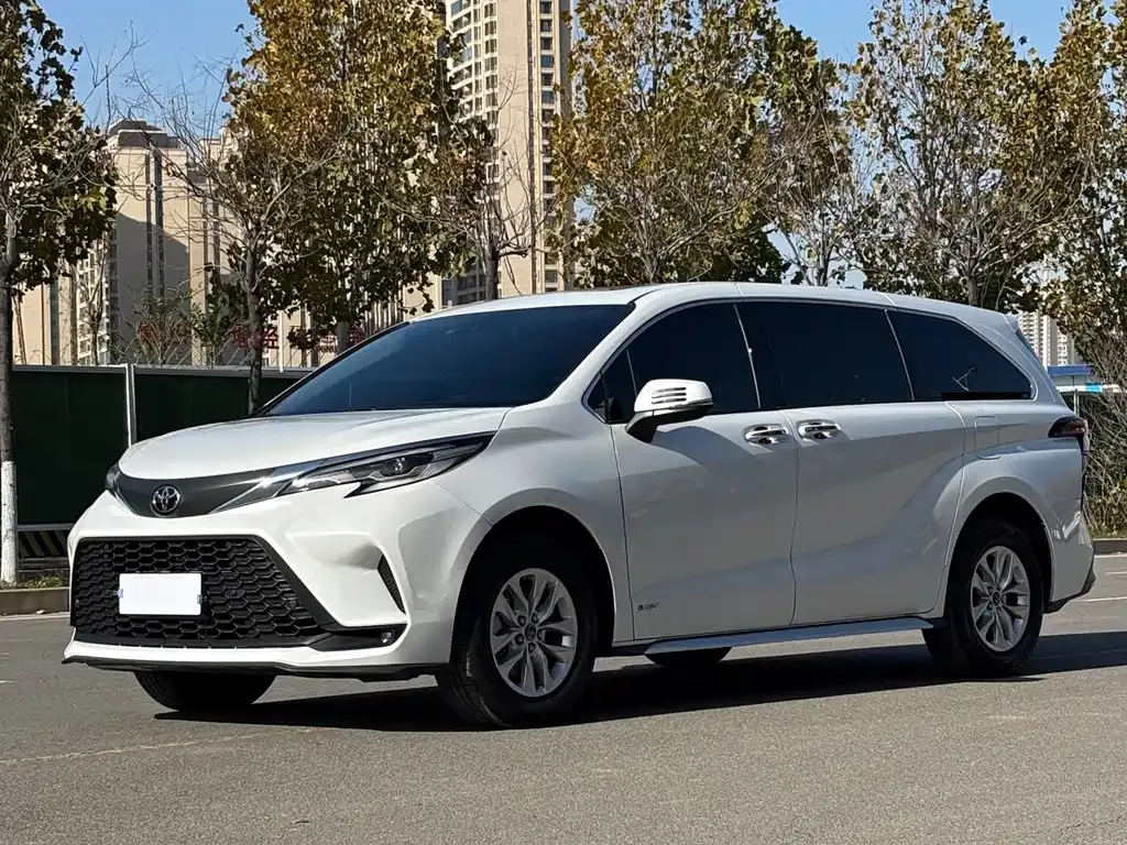 Toyota Granvia — фото 1