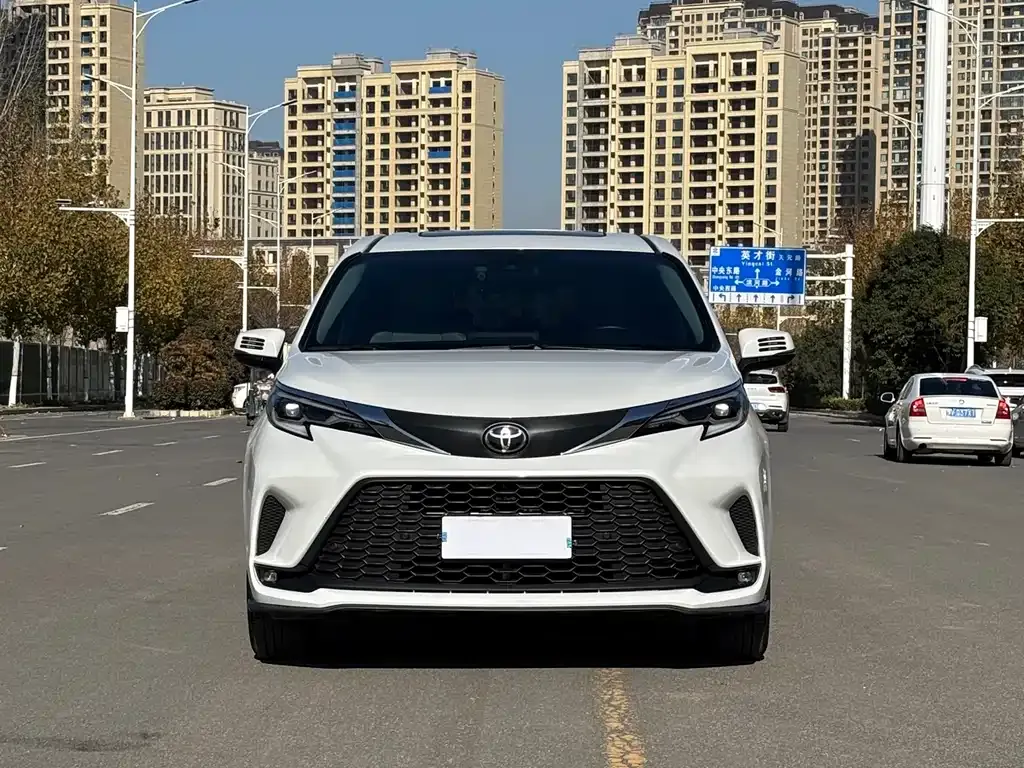 Toyota Granvia — фото 2