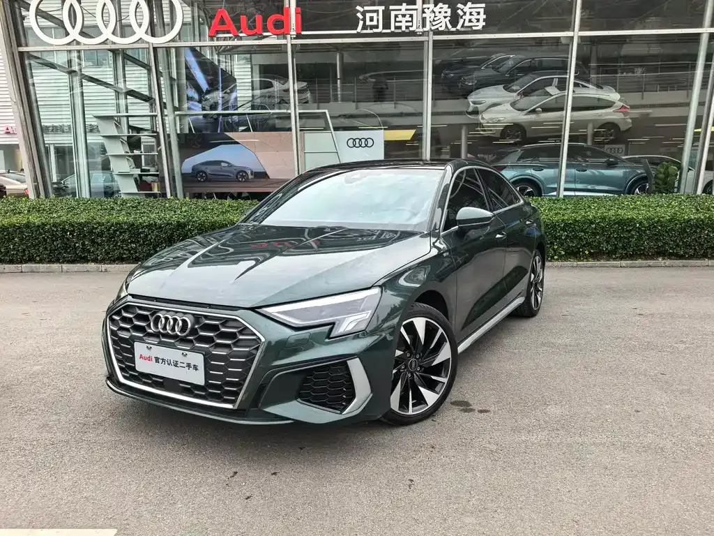 Audi A3 — фото 1
