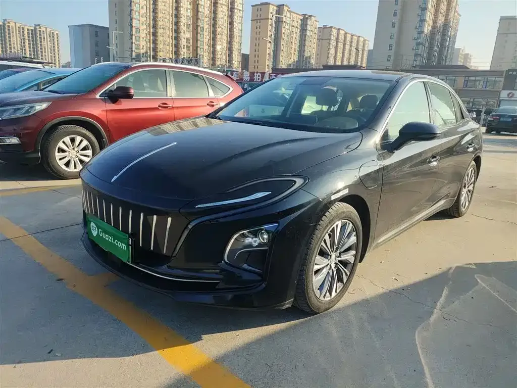 Hongqi E-QM5 — фото 1