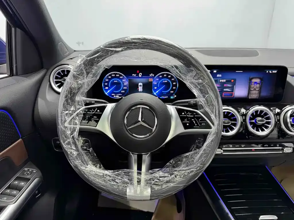 Mercedes-Benz EQA — фото 10
