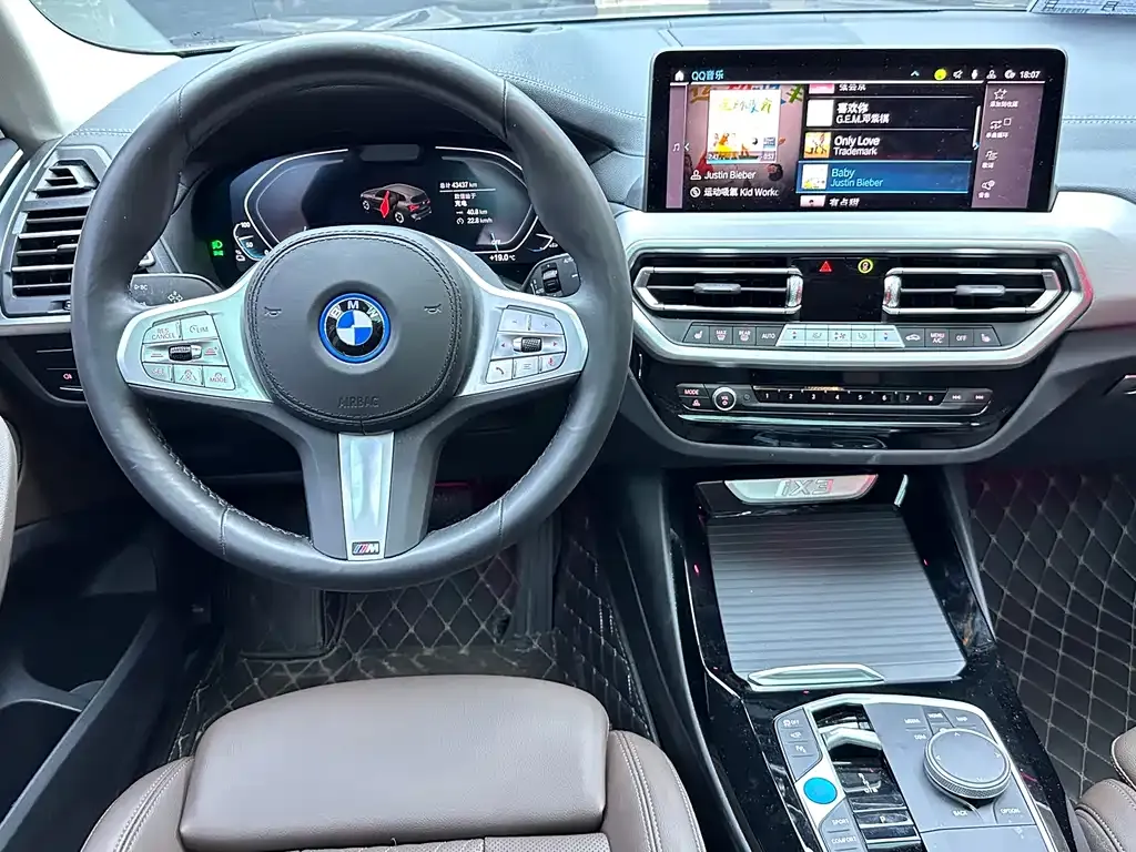 BMW iX3 — фото 10