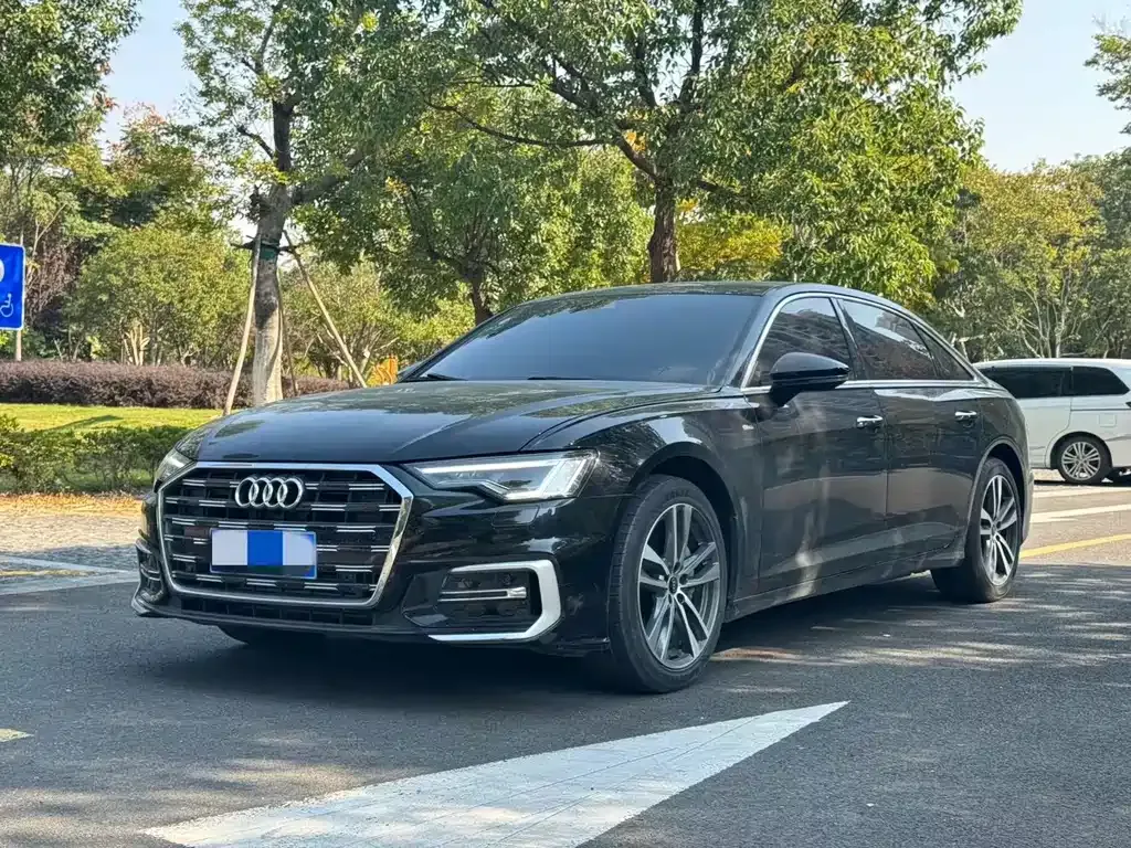 Audi A6L — фото 1