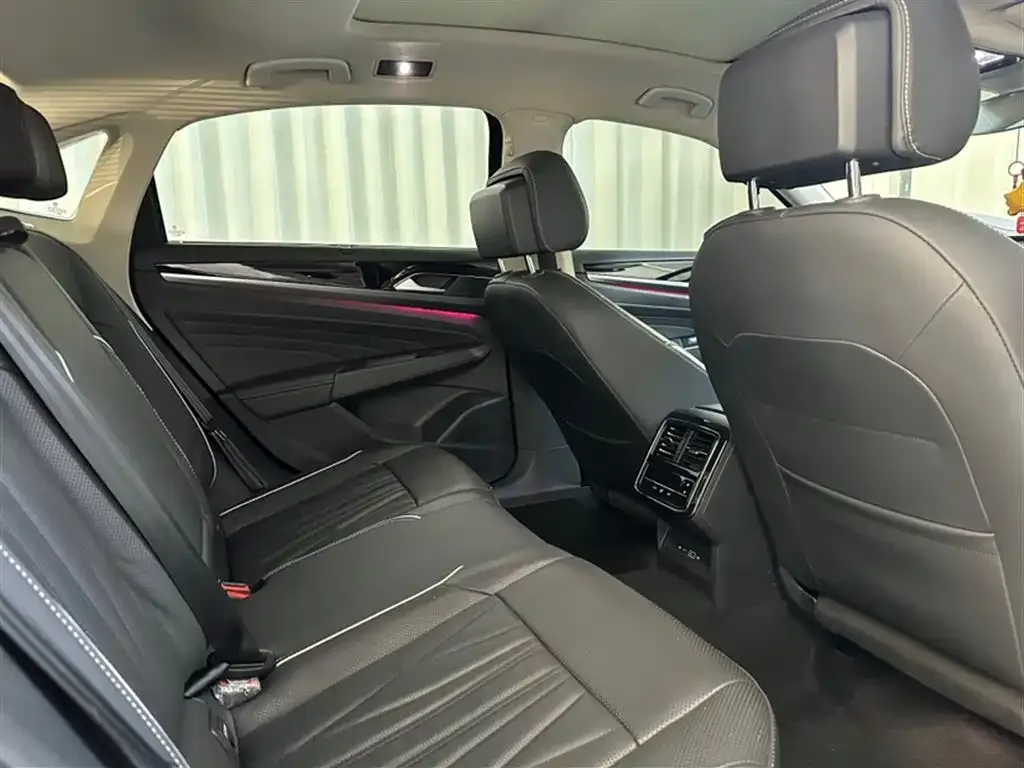 Volkswagen Passat — фото 10