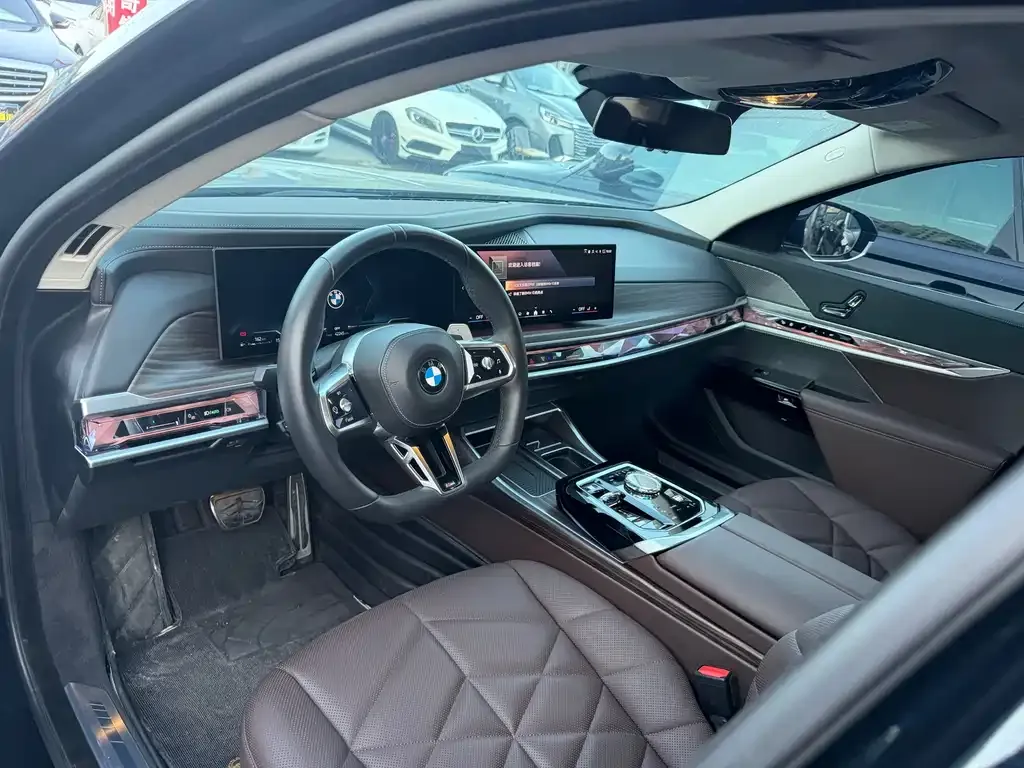 BMW 7 Series — фото 5