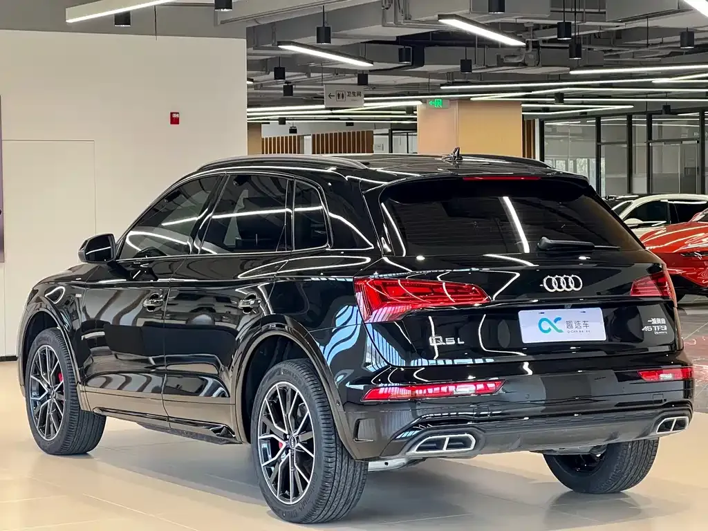 Audi Q5L — фото 5