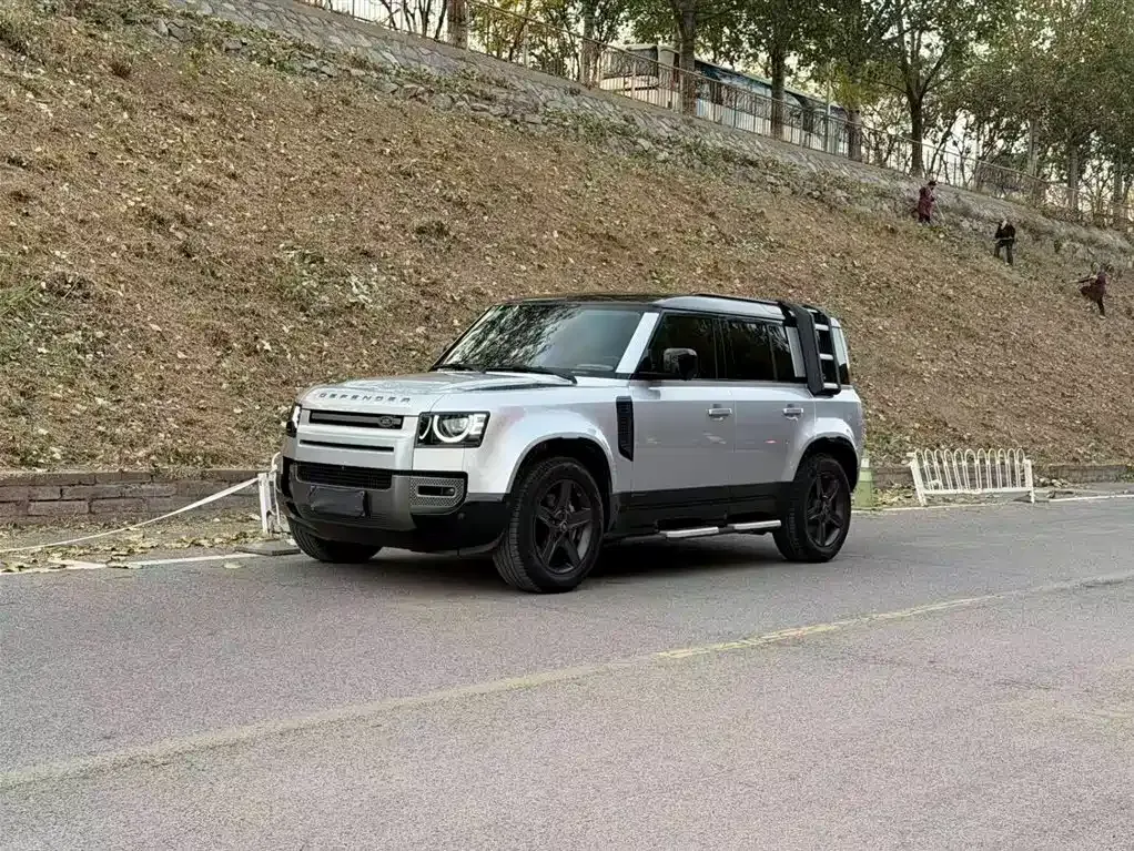 Land Rover Defender — фото 1