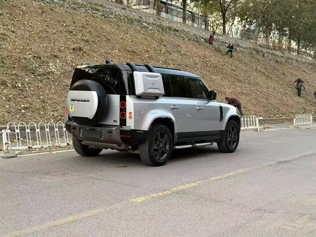 Land Rover Defender — фото 4