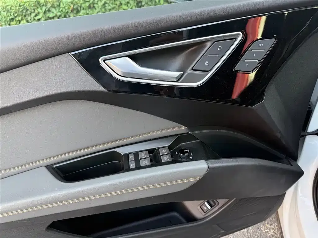 Audi Q4 e-tron — фото 10