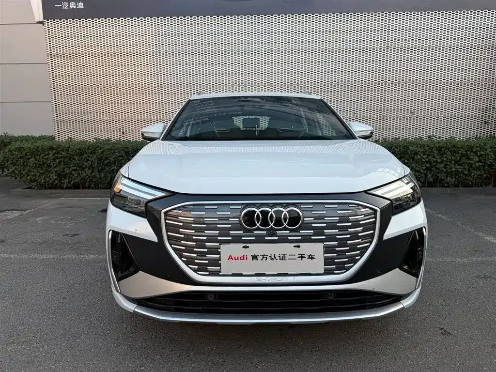 Audi Q4 e-tron — фото 2