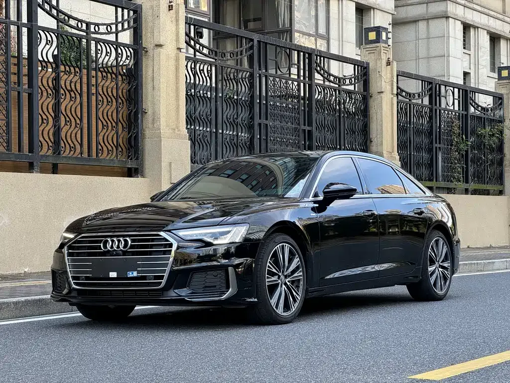 Audi A6L — фото 1