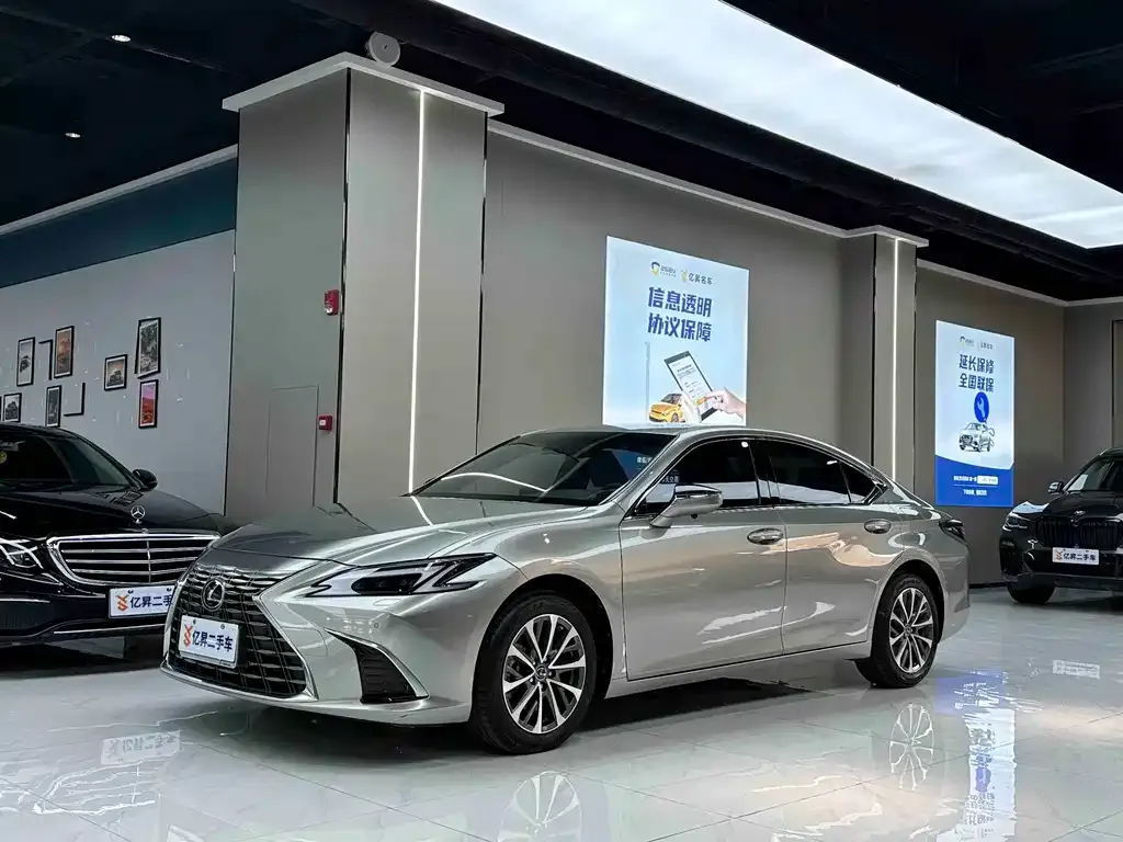Lexus ES — фото 1