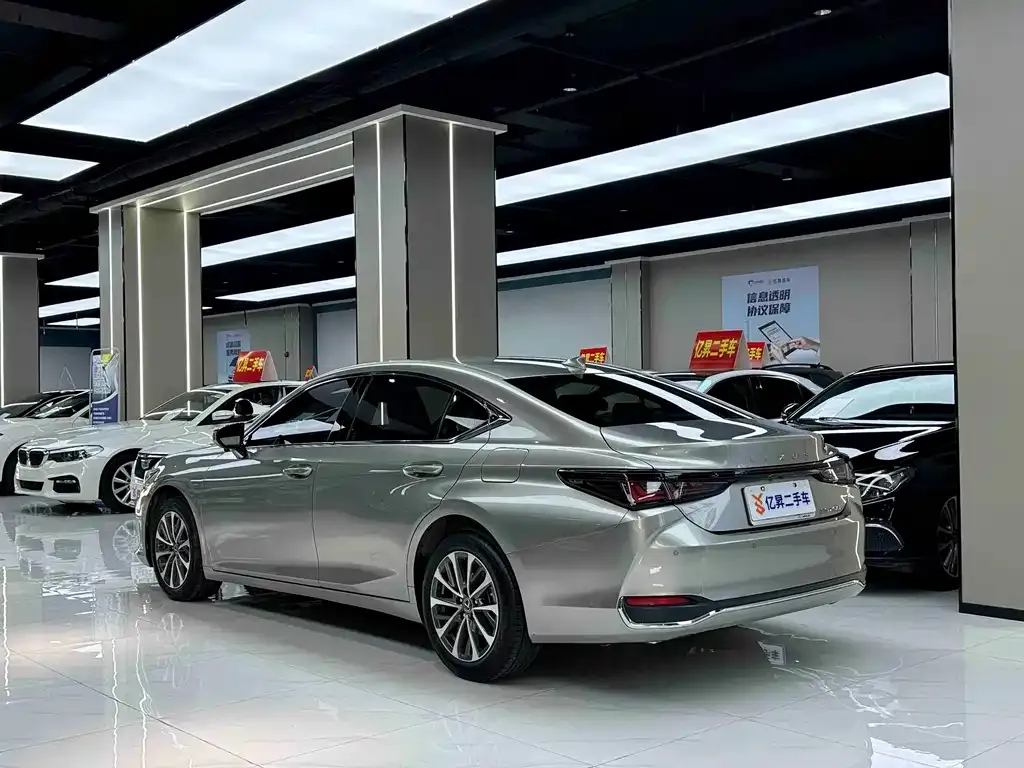 Lexus ES — фото 9