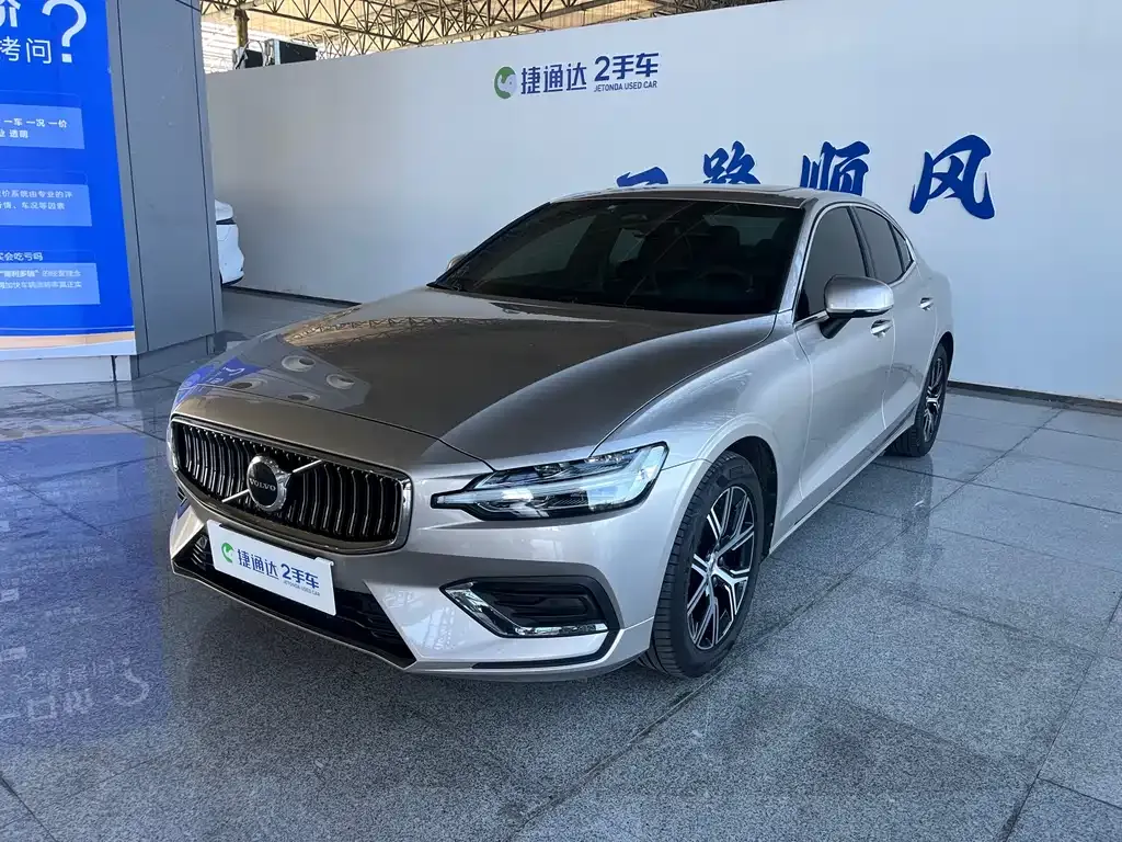 Volvo S60 — фото 1