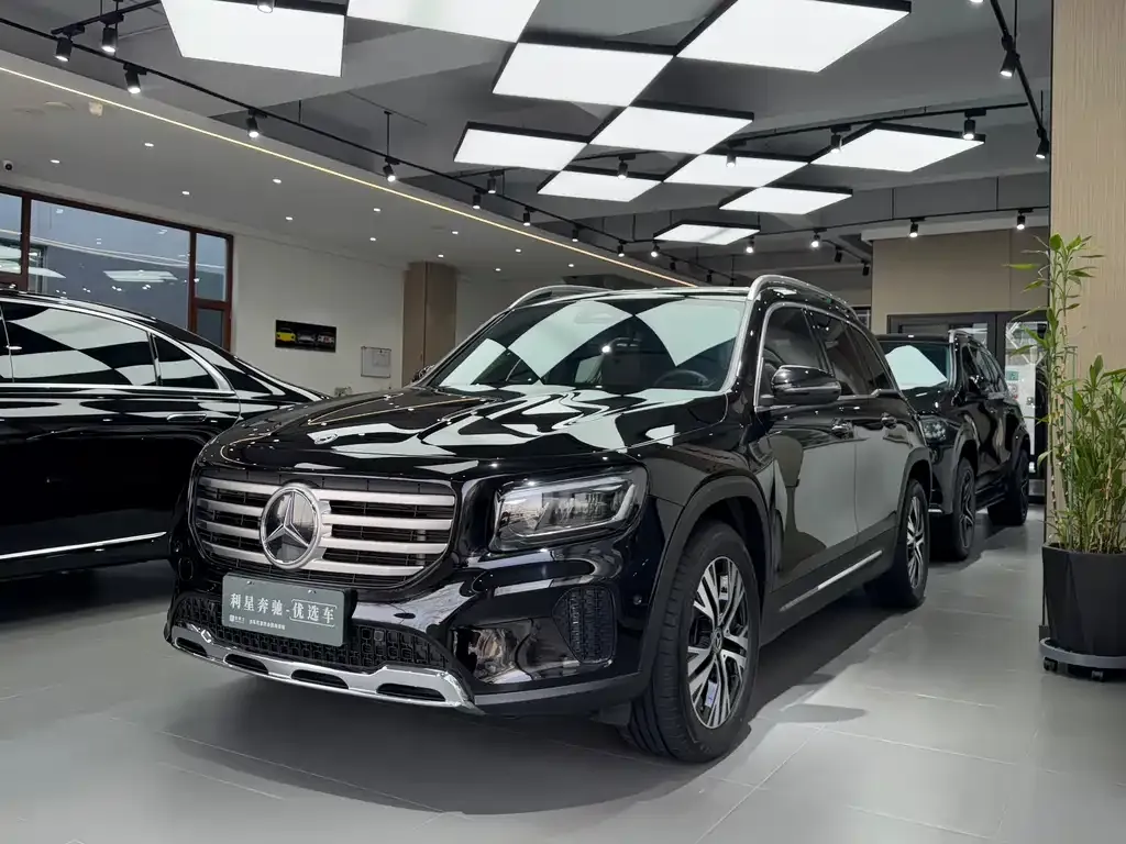 Mercedes-Benz GLB — фото 1