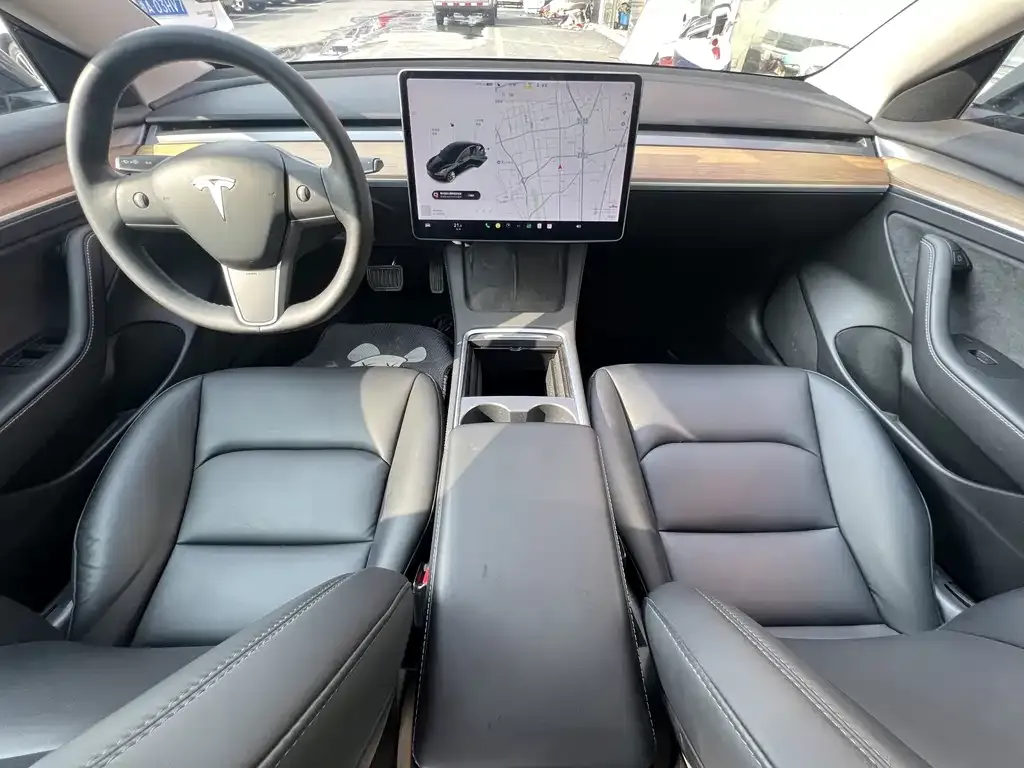 Tesla Model 3 — фото 10
