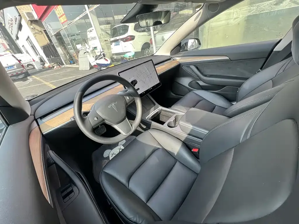 Tesla Model 3 — фото 7