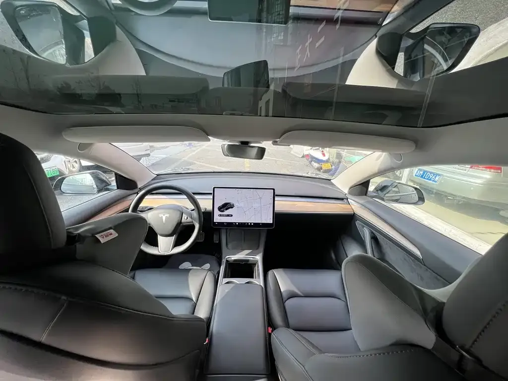 Tesla Model 3 — фото 8