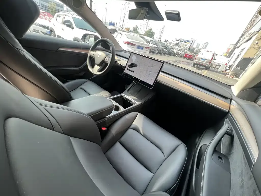 Tesla Model 3 — фото 9