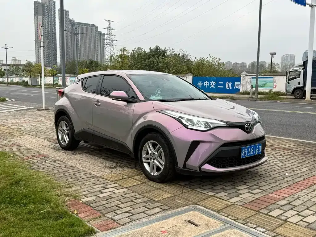 Toyota C-HR — фото 1