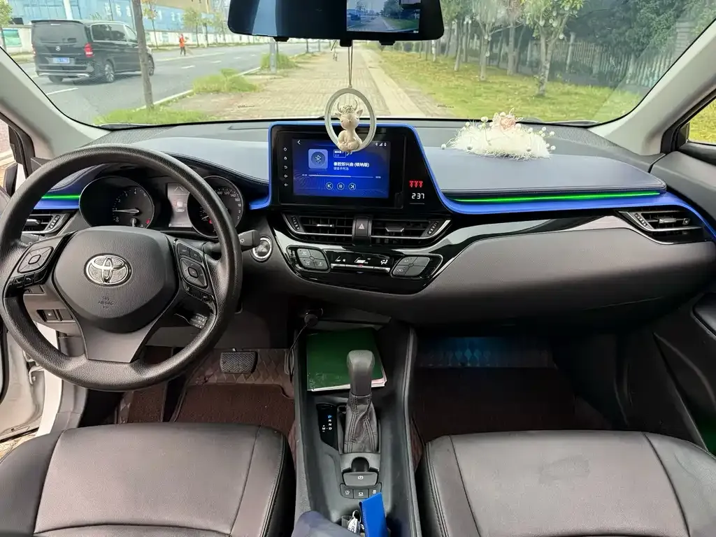 Toyota C-HR — фото 6