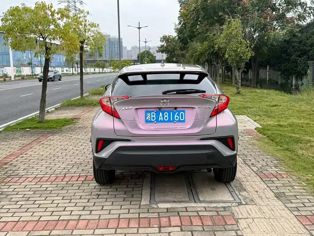 Toyota C-HR — фото 8