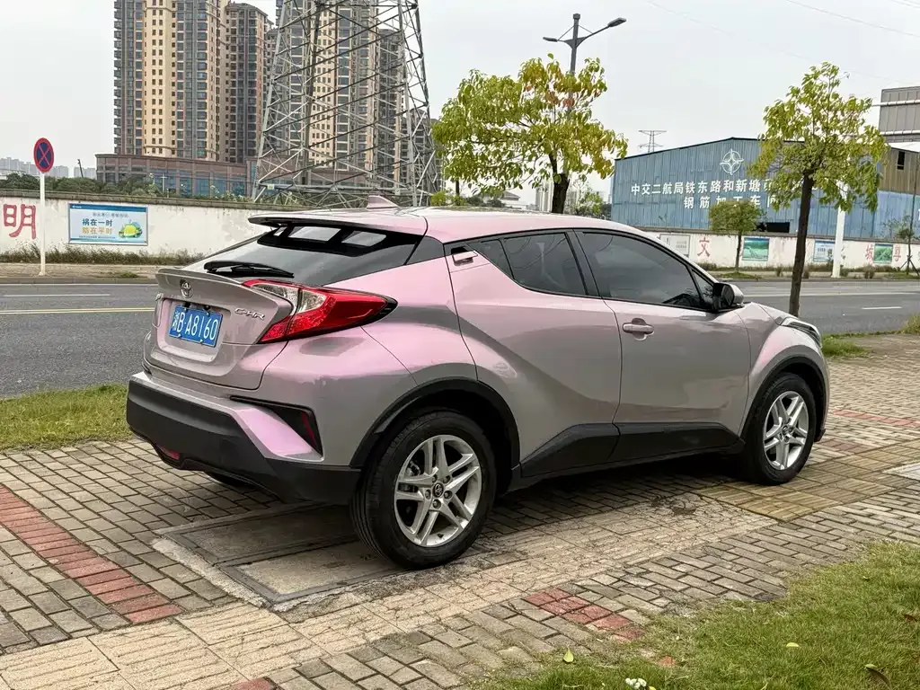 Toyota C-HR — фото 9
